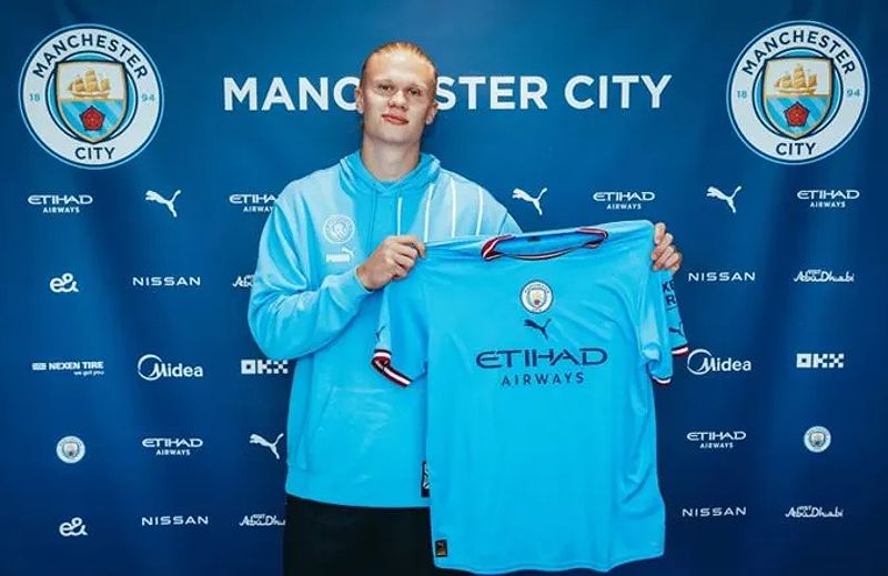 Haaland gia nhập Manchester City với bản hợp đồng có thời hạn 5 năm, đánh dấu bước ngoặt trong sự nghiệp.