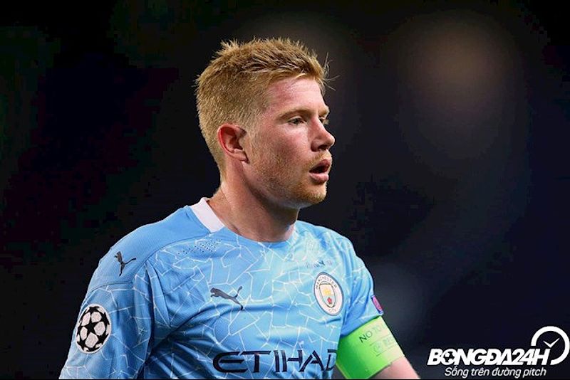 Kevin De Bruyne nhận giải thưởng cá nhân, khẳng định tài năng.