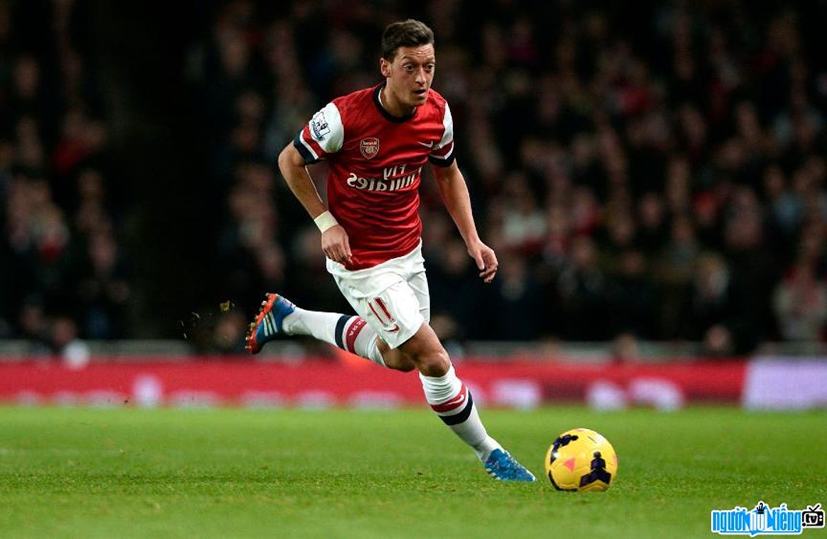 Mesut Özil trong trận đấu