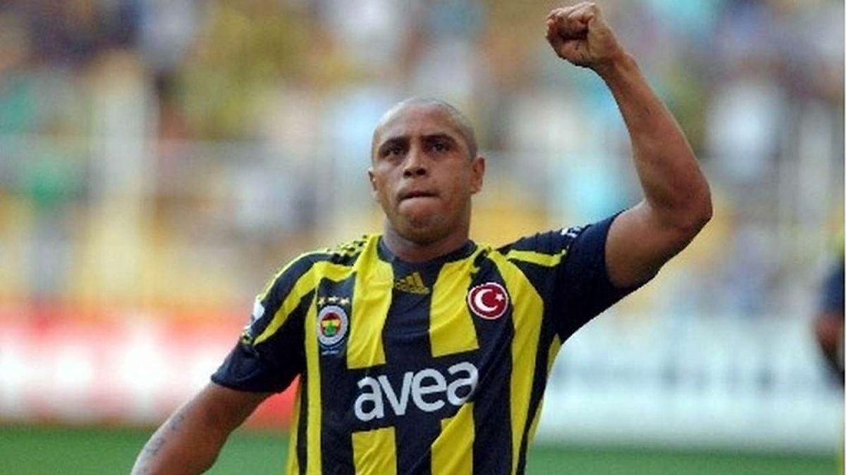 Roberto Carlos trong màu áo Fenerbahce