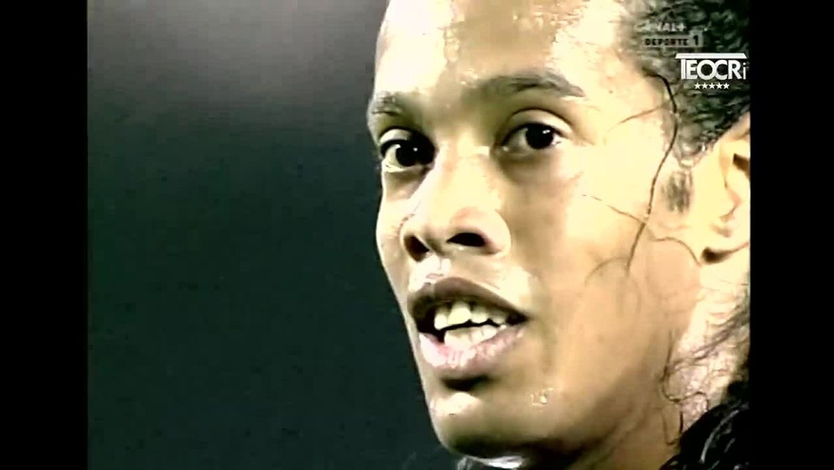 Ronaldinho - người nghệ sỹ độc nhất trên sân cỏ, với những khoảnh khắc khó quên trong sự nghiệp.