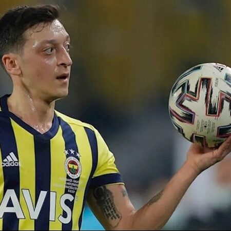 Tiểu Sử Cầu Thủ Ozil: Từ Thần Đồng Đến Huyền Thoại Đầy Tranh Cãi