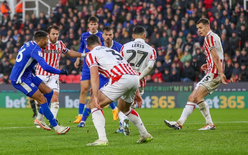 phong-do-stoke-city-22h-08-02-1